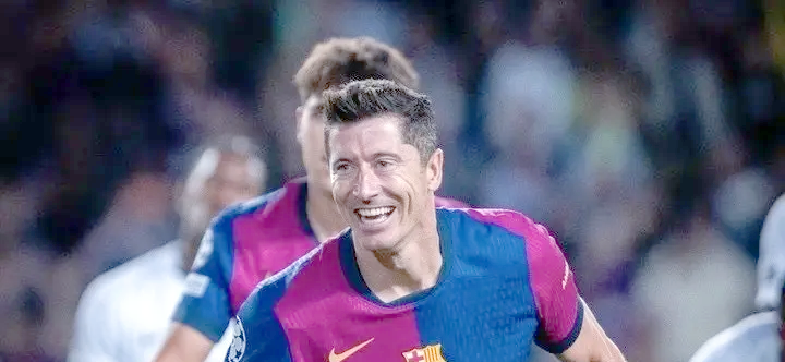 一号娱乐-莱万多夫斯基重返赛场，大比分获胜首场状态出色，C9观众沸腾！