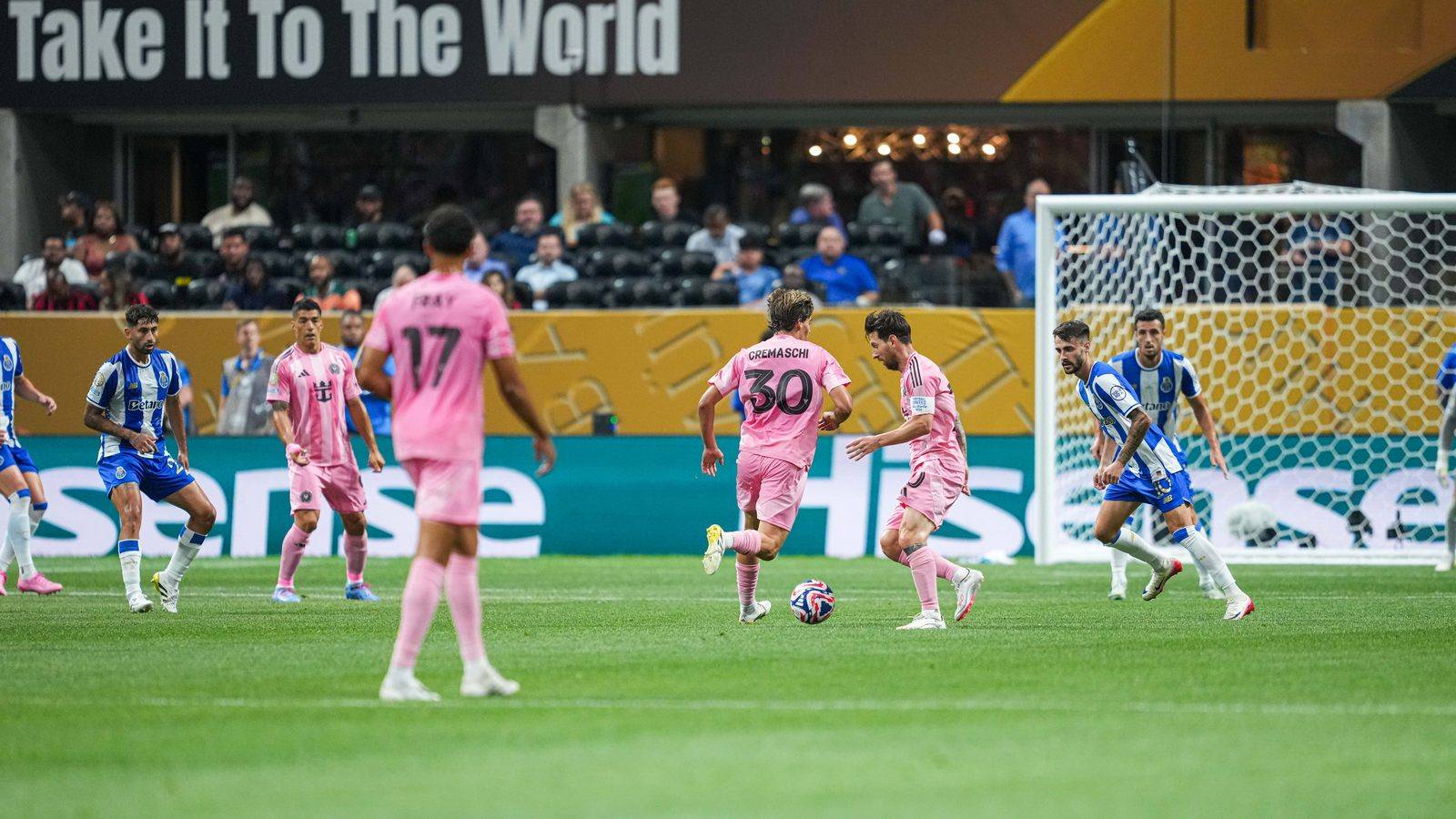 -梅西迎来十赛季出色发挥，瑞士队观众热烈欢呼！