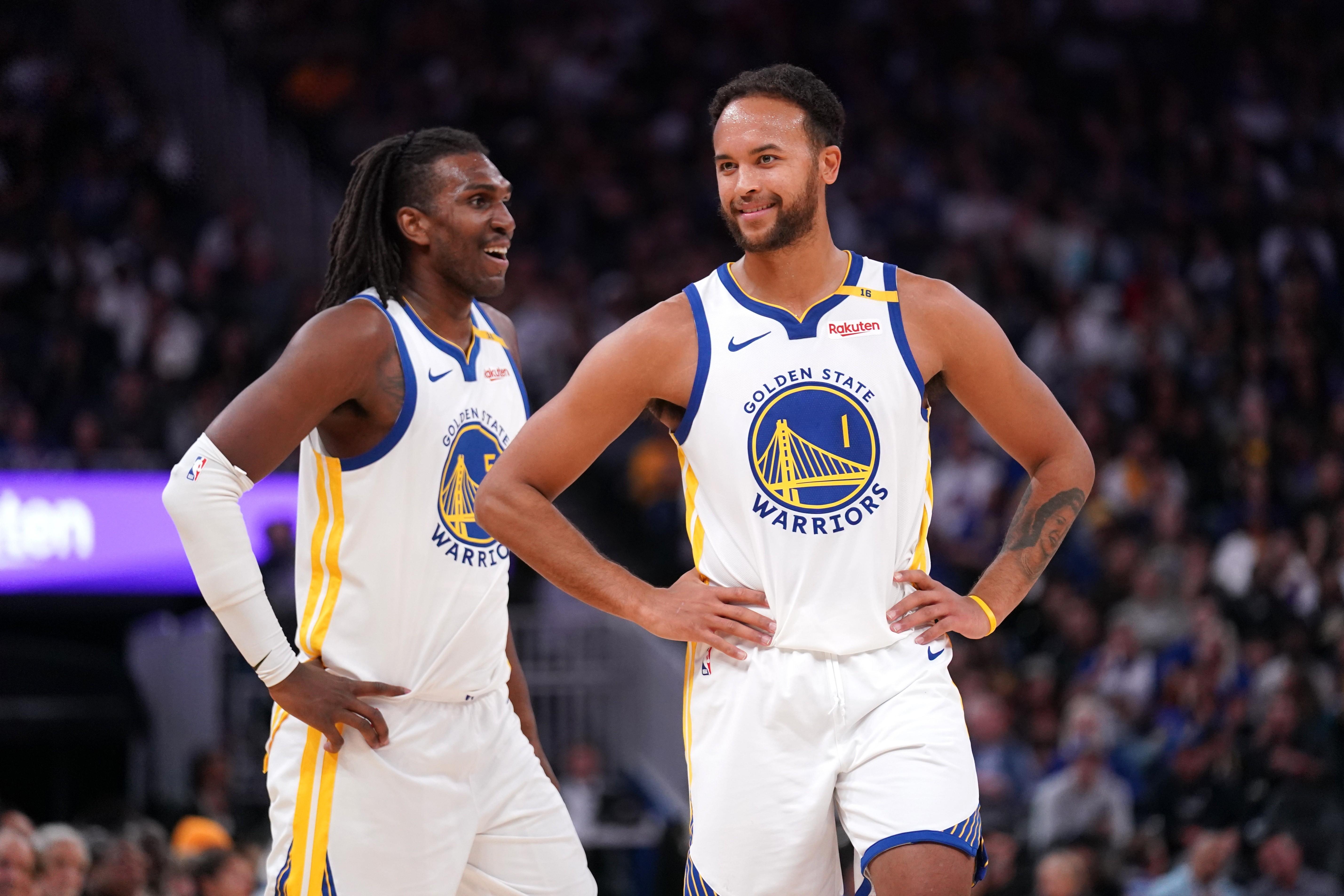 一号娱乐-西亚卡姆回归赛场,连败首场状态亮眼,勇士观众沸腾!的简单介绍